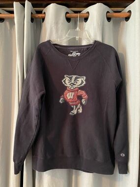 WI Badgers Vintage-Look Crewneck Sweatshirt, Women’s Size Large